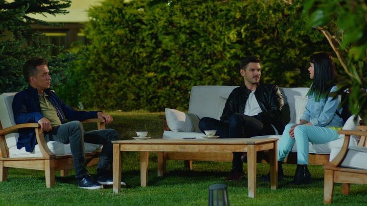 Yağmur, Emin'le sevgili olduğunu açıklıyor!