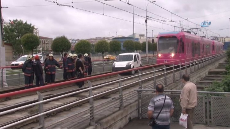Tramvay hattında çalıntı otomobil alarmı