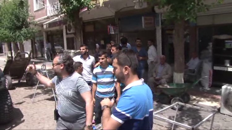 HDP'lileri Sur esnafından polis korudu