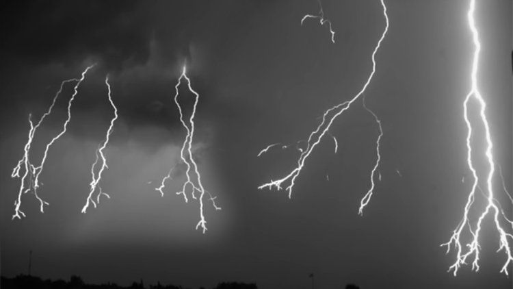 7000 kareyle şimşek fırtınası