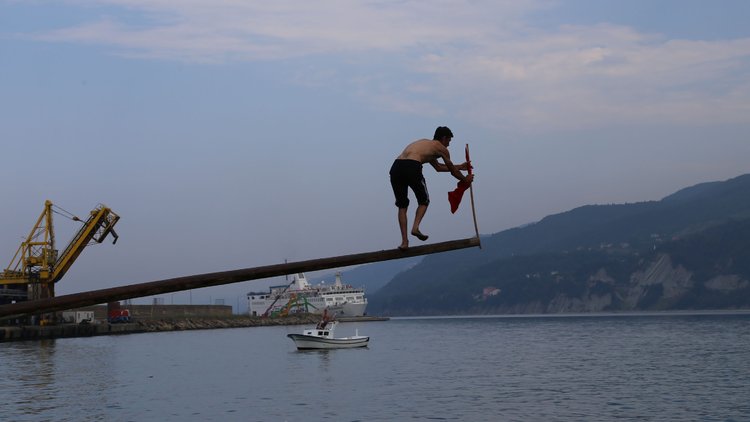 Yağlı direkte zor anlar!