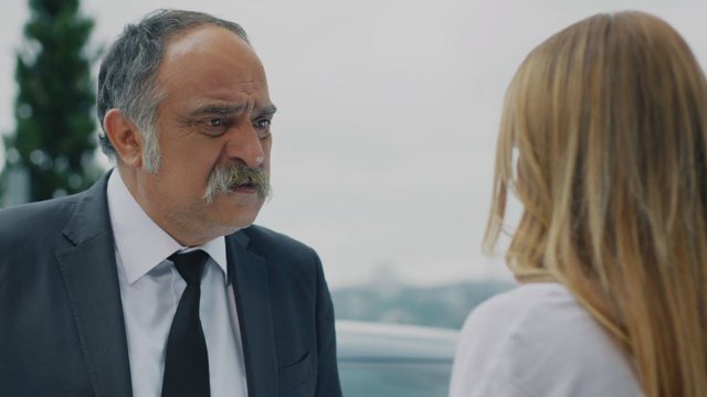 Refik, Nazlı'nın Fırat'ın yanında çalıştığını öğrendi!