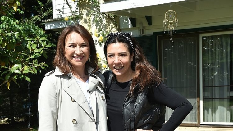 Demet Akbağ ile Çok Aramızda 1. Bölüm / Işın Karaca