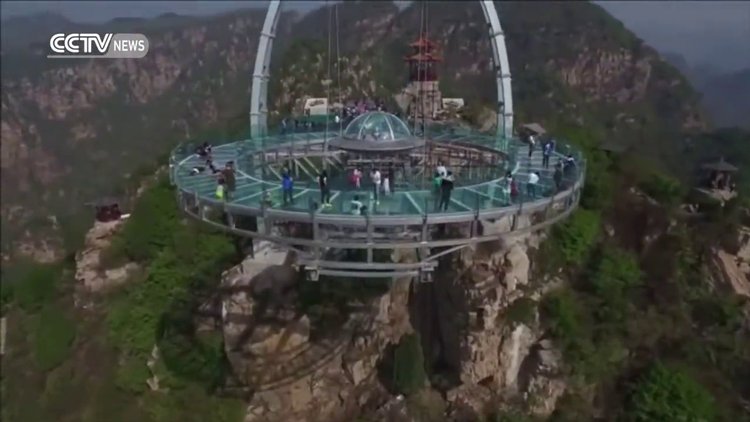 Dünyanın en yüksek cam platformu