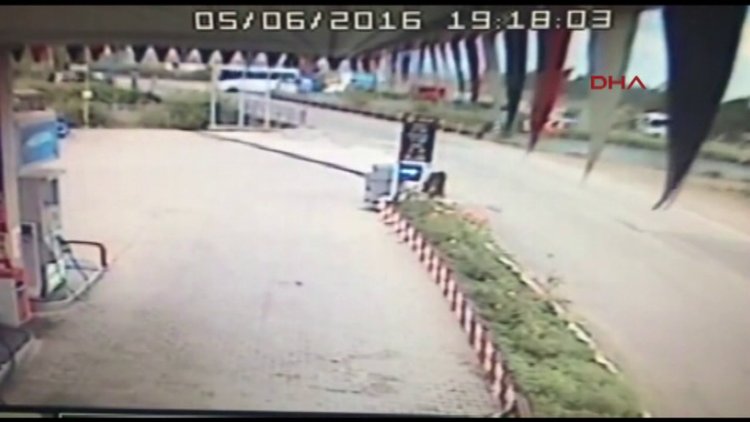 Osmaniye'de midibüs sulama kanalına devrildi