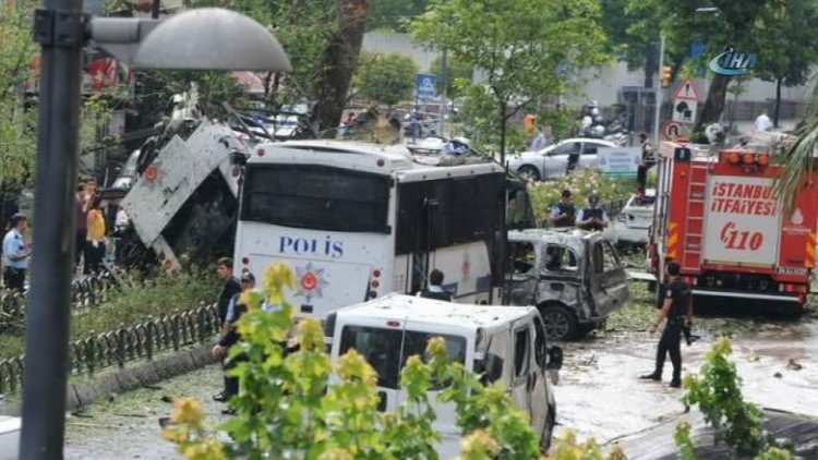Vezneciler'de polis aracına bombalı saldırı (olay yerinden ilk görüntüler)
