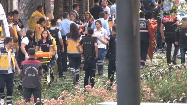 Vezneciler'deki Patlamada yaralananlar hastaneye kaldırıldı