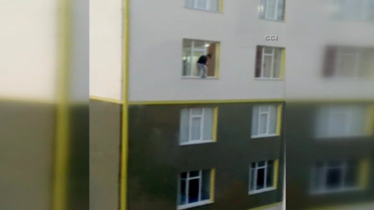 Kuran kursunun camlarını çocuğa sildirdiler