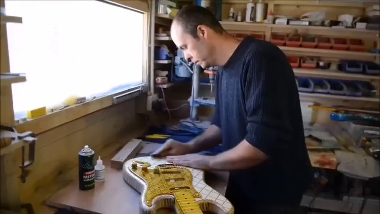 Kibritten yapılan etkileyici gitar!