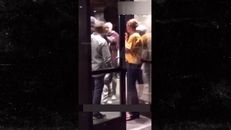 Justin Bieber tekme tokat kavga etti