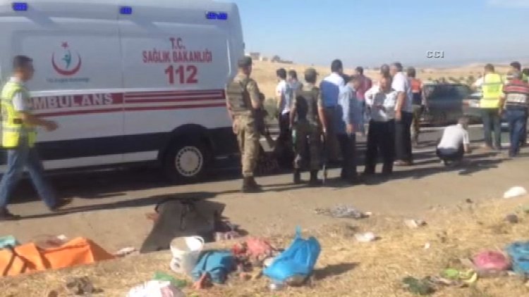 Tarım işçilerini taşıyan kamyon kaza yaptı