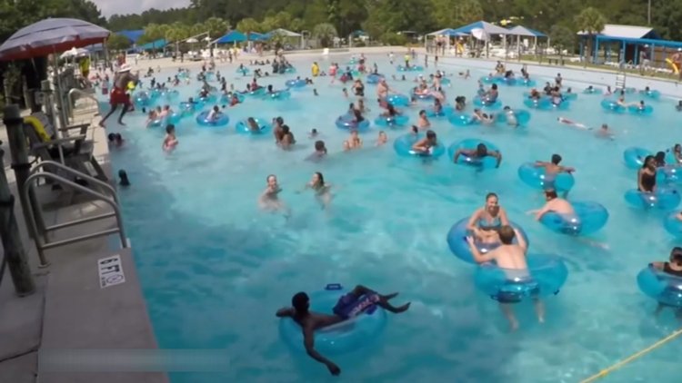 Kahraman cankurtaran küçük kızın imdadına böyle yetişti