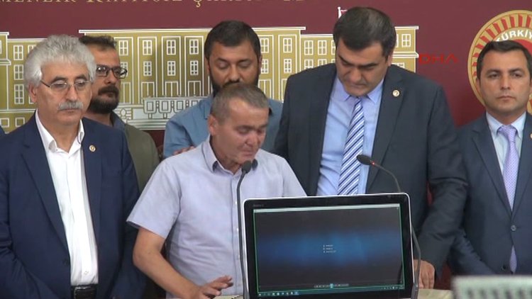 Berkin Elvan'ın babası gözyaşlarına hakim olamadı