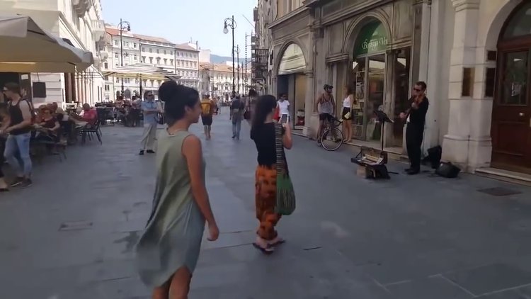 Utanan kızını cesaretlendiren Filistinli baba