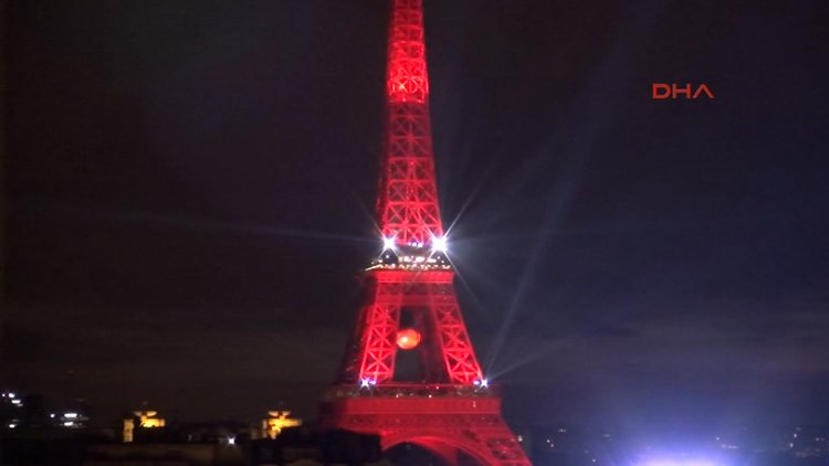 Eyfel Kulesi yine Kırmızı Beyaz