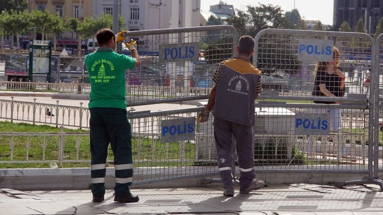 Taksim'de "LGBT Onur Yürüyüşü" önlemi