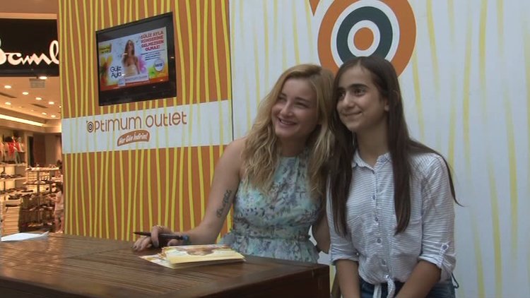 Güliz Ayla sevenleriyle buluştu
