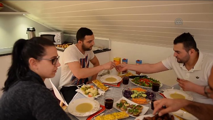 Norveç'te en uzun orucu tutan Türk ailesi