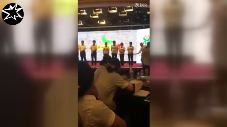 Çin'de düşük performanslı banka çalışanlarına dayak