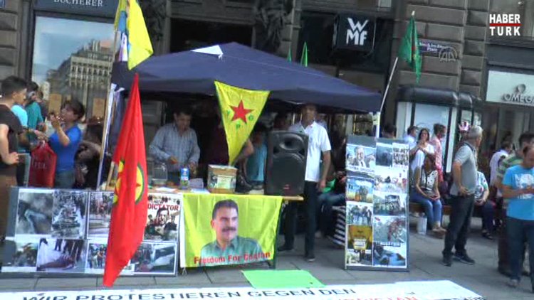 PKK terör örgütü yandaşları, Viyana'da stand açtı