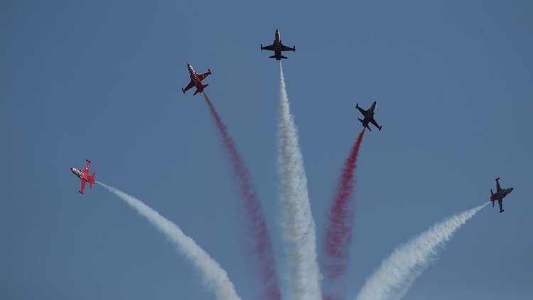 Türk Yıldızları nefesleri kesti