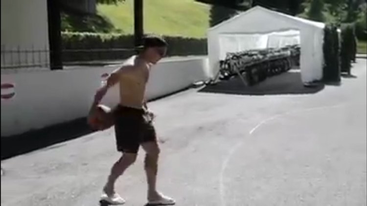 Basketsever Lukas Podolski