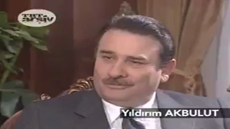 TRT arşiv 'Başbakan yüzme bilmiyor' videosu