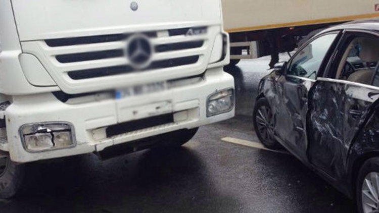 Esra Erol trafik kazası geçirdi