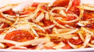 Bora Öztoprak'ın Bayram Sofrasından Domates Salatası