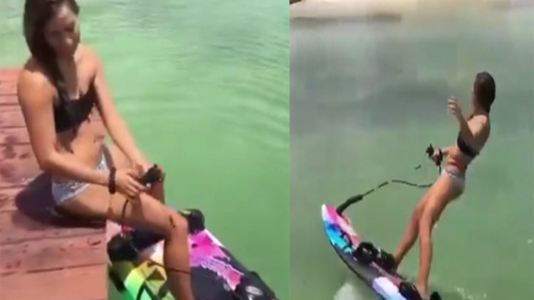 Genç kızın yeni oyuncağı