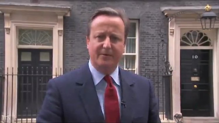 İngiltere Başbakanı David Cameron şarkıyla veda etti