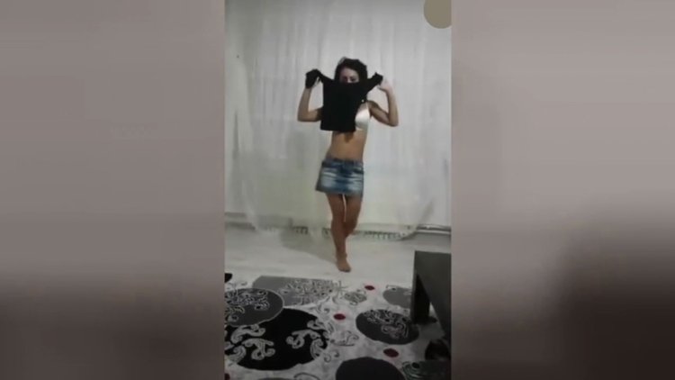 İzdivaç programlarının gelin adayı soyunup dans etti