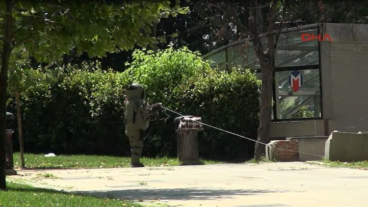 Taksim'de şüpheli çanta alarmı