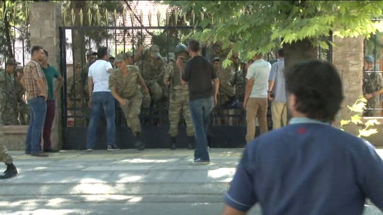 Genelkurmay Başkanlığı'ndan 200'e yakın asker teslim oldu