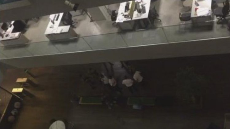 Askerler Hürriyet binasına böyle girdi