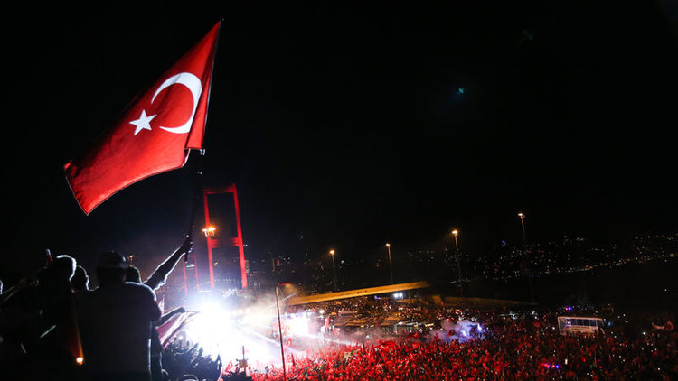 Boğaziçi köprüsü'nde demokrasi nöbeti