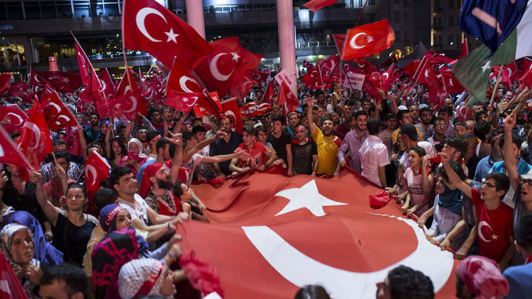 Taksim'de demokrasi nöbeti