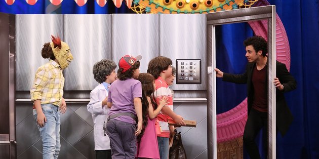 Pizzacı Hüseyin'in asansör macerası - Show TV