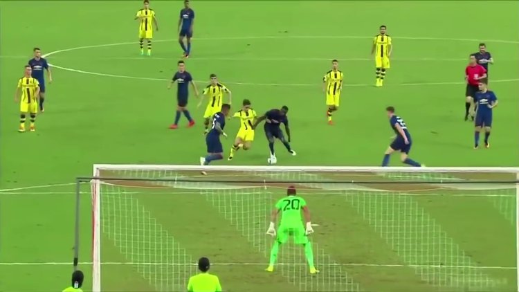 Emre Mor'dan şık hareketler