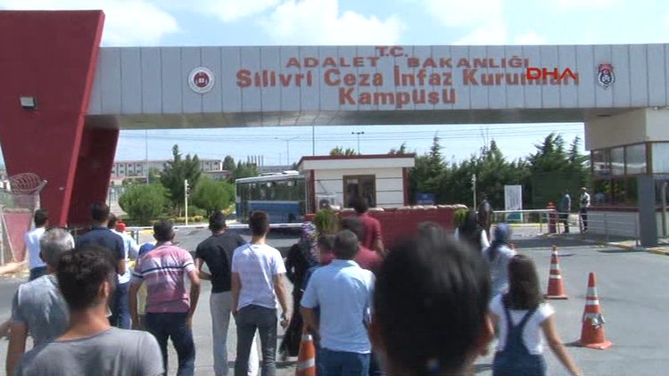 Silivri cezaevi önünde tahliye hareketliliği