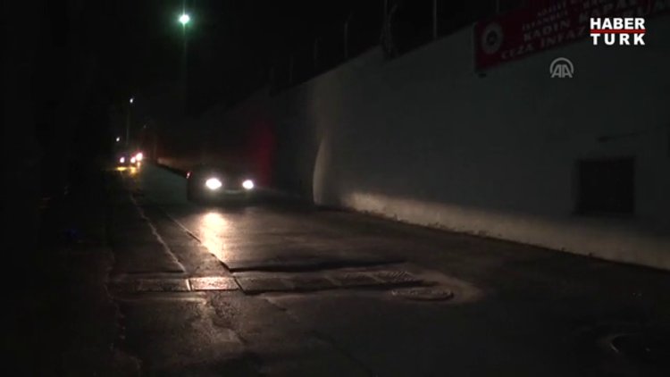 Nazlı Ilıcak ve Hanım Büşra Erdal cezaevine getirildi