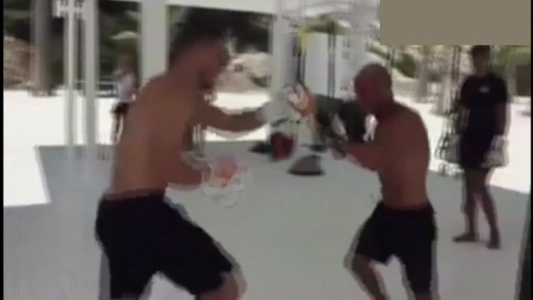 Boksör Lukas Podolski iş başında