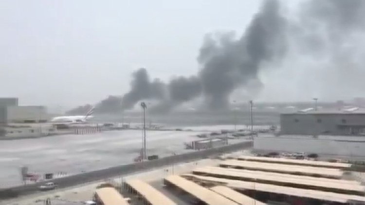 Dubai Havalimanı'na acil iniş yapan uçak alev aldı