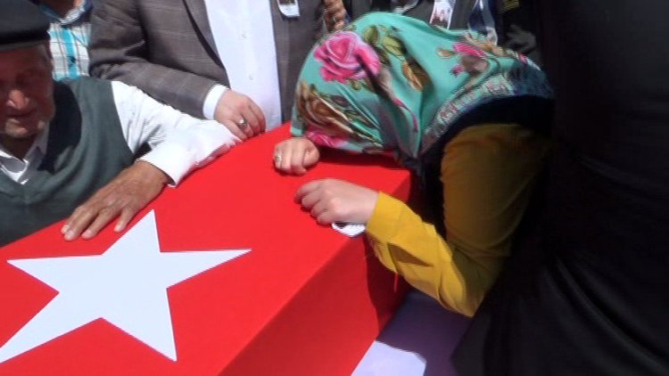 Şemdinli ve Bitlis şehitleri son yolculuğuna uğurlandı