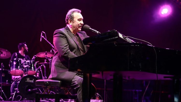 Ümit Besen'den "15 Temmuz Demokrasi Bayramı Marşı"