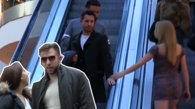 Yürüyen merdivende tanımadığınız birisi elinize dokunursa...