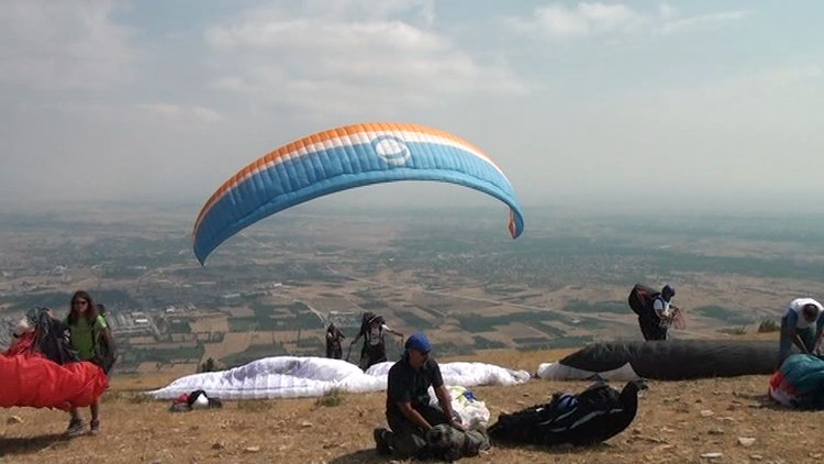 XC Open Yamaç Paraşütü Şampiyonası Akşehir'de başladı