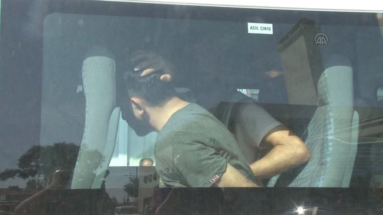 Yakalanan darbeci albaylar İstanbul'a gönderildi