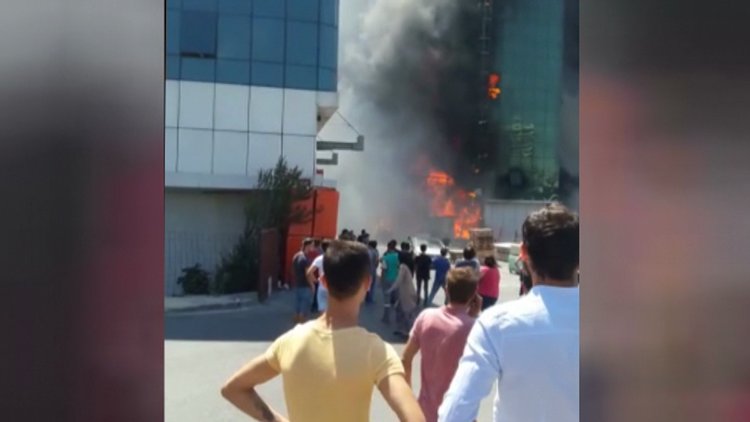 Merter'de bir iş merkezi'nde  yangın