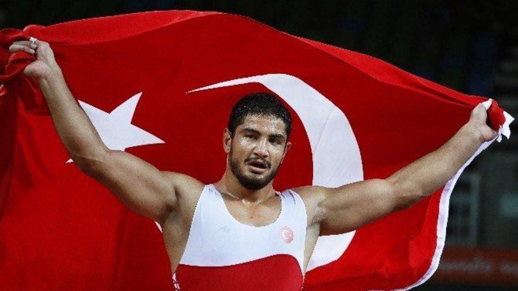 Taha Akgül'ün "altın" gururu